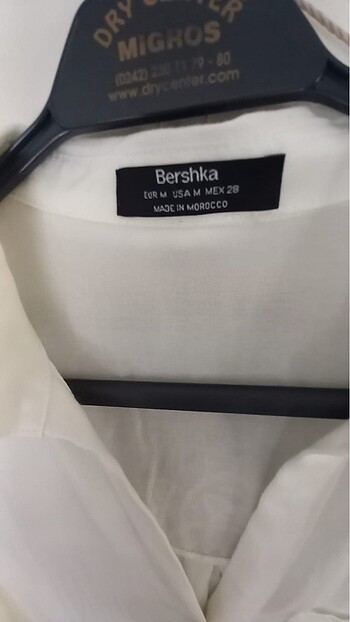 m Beden Bershka gömlek