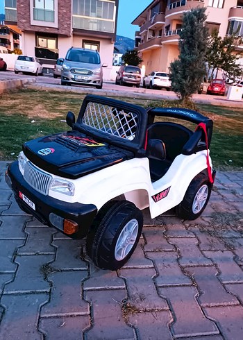 Beyaz Elektrikli Çocuk Araba