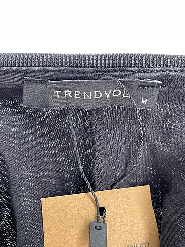 m Beden siyah Renk Trendyol & Milla T-shirt %70 İndirimli.