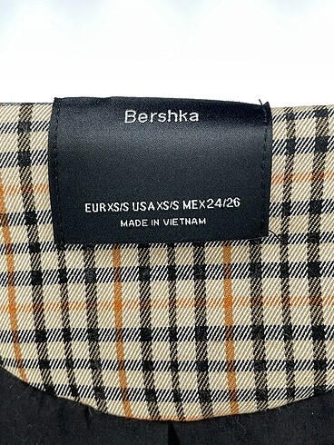 xs Beden çeşitli Renk Bershka Kaban %70 İndirimli.