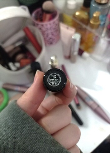 Fenty Beauty mac maskara