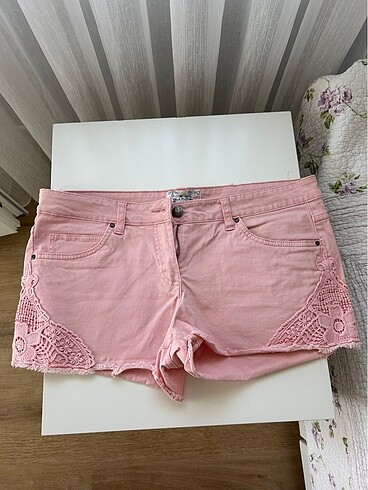 Pembe şort