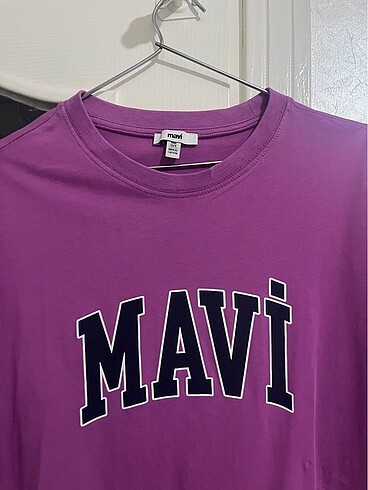 m Beden mavi mor tişört