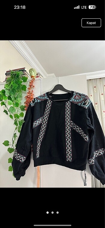 Sweatshirt