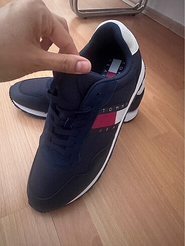 TOMMY HİLFİGER