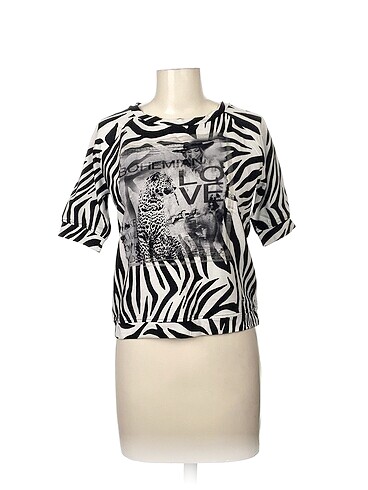 Diğer T-shirt %70 İndirimli.