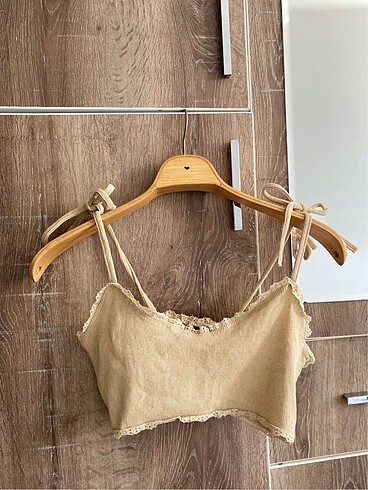 Krem dantel detaylı crop