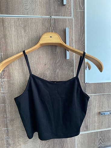 Stradivarius Siyah ince askılı crop