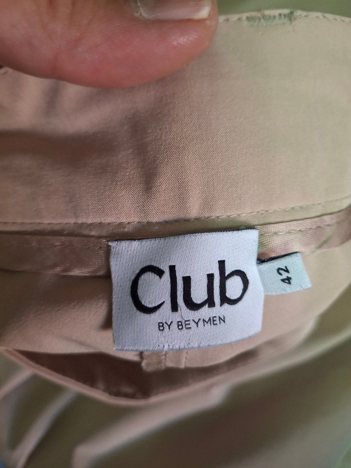 Bej Kadın Pilili Rahat Kesim Kumaş Pantolon - Görsel 3