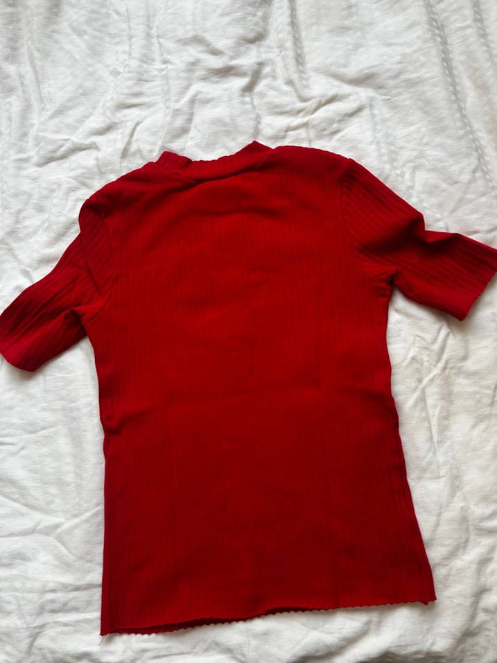 Düğmeli Kırmızı Kadın Kısa Kollu Tişört - Görsel 2