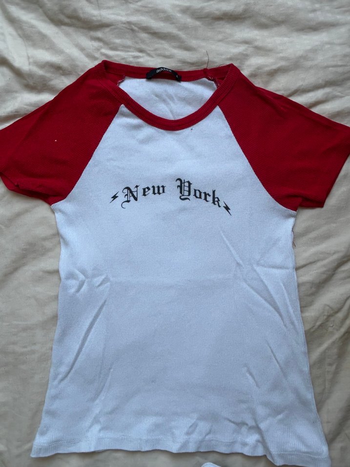 Kırmızı Beyaz Baskılı Tişört - Görsel 2