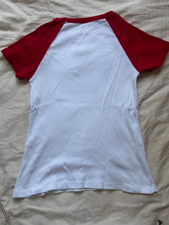 Kırmızı Beyaz Baskılı Tişört - Görsel 3