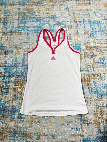 Adidas spor atlet