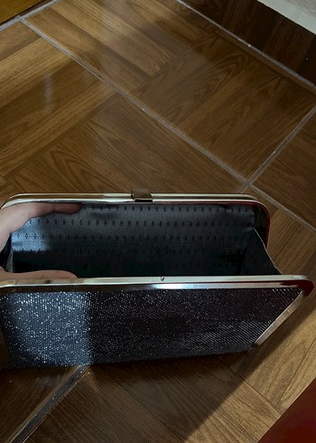 Diğer Sikligin Simgesi Siyah Metal Klipsli El Cantasi