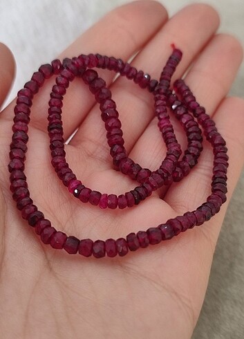 Beden beyaz Renk HAS KARATLI GLASS FİLLED RUBY ( YAKUT) KOLYE
