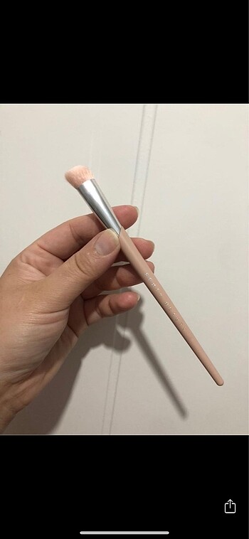 fenty beauty brush 180