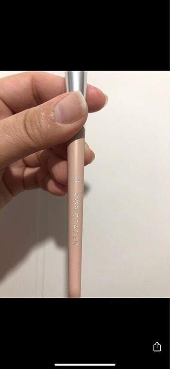 Fenty Beauty fenty beauty brush 180