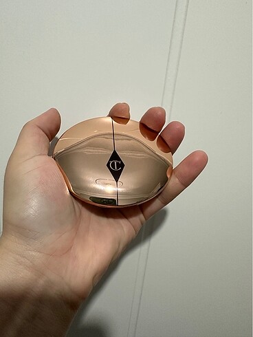 charlotte tilbury airbrush flawless finish powder medium