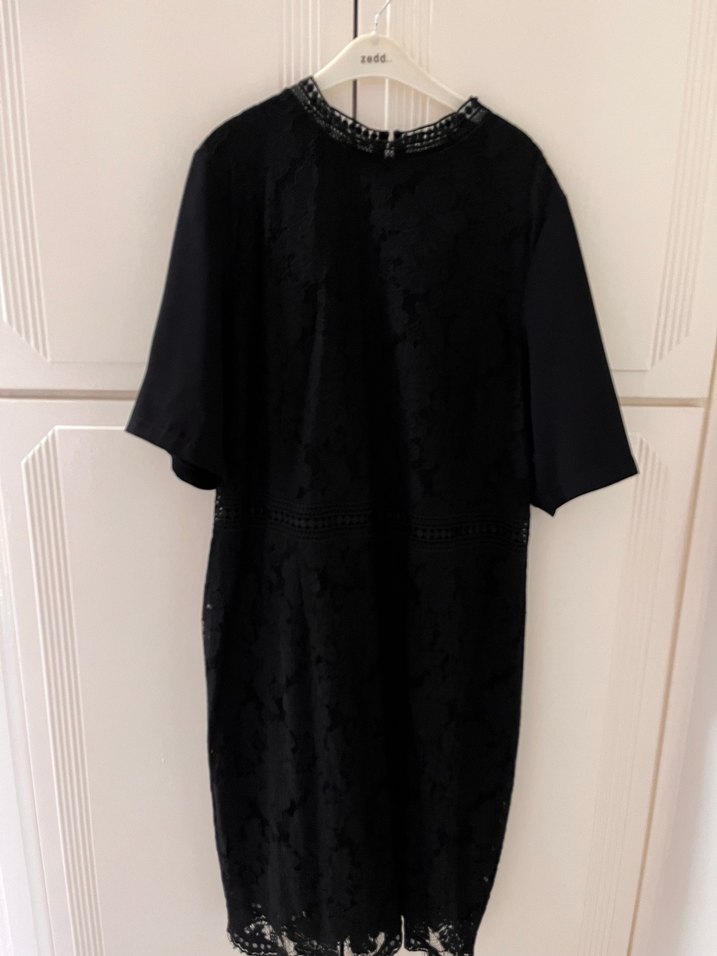 Dantel Detaylı Siyah yarım kollu elbise - Görsel 2