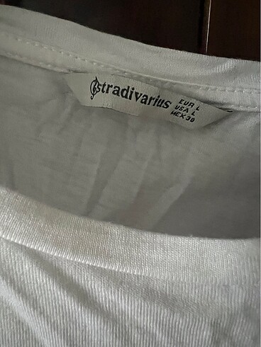 l Beden Stradivarius önü penye arkası gömlek kumaşı tişört