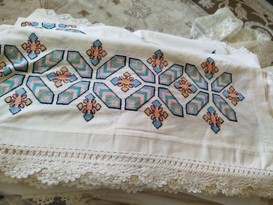 Nakışlı Çiçek Desenli El İşi Kumaş - Görsel 4