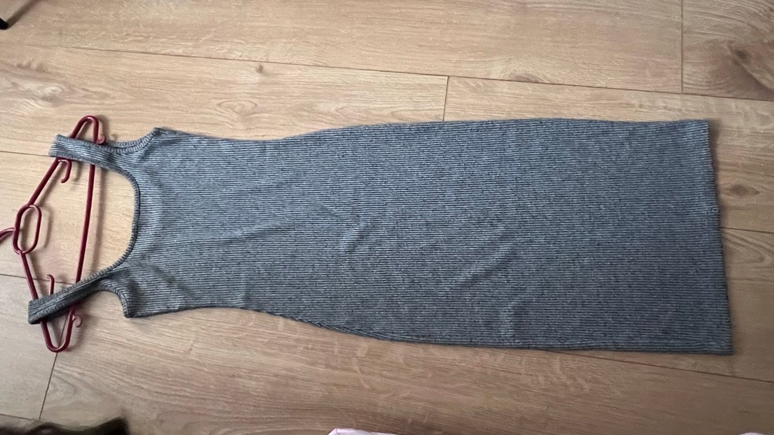 Gri diz alti Kolsuz Dar Kesim Elbise - Görsel 5