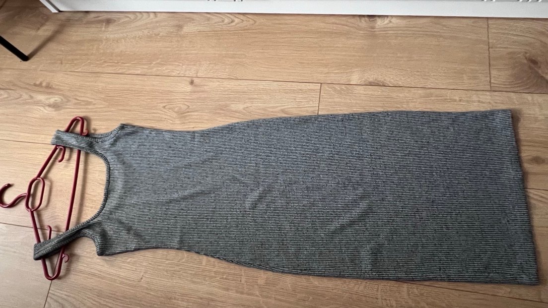 Gri diz alti Kolsuz Dar Kesim Elbise - Görsel 4