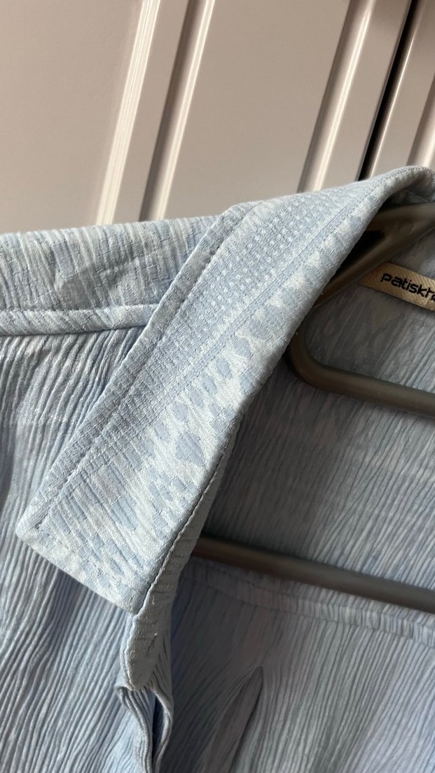 Düğmeli Uzun Kollu Mavi Gömlek - Görsel 4