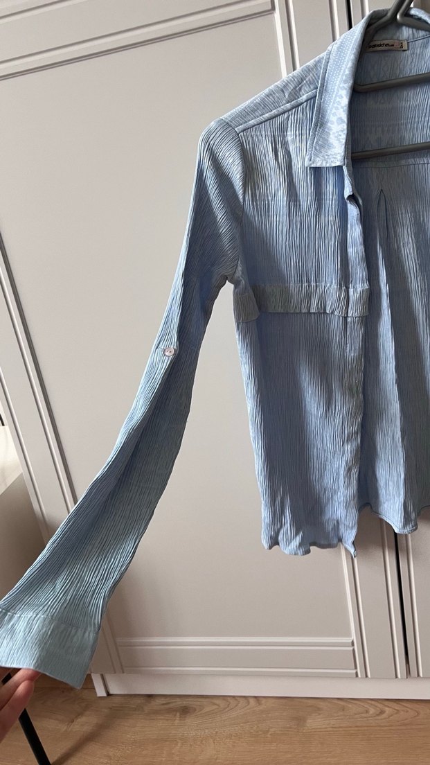 Düğmeli Uzun Kollu Mavi Gömlek - Görsel 2