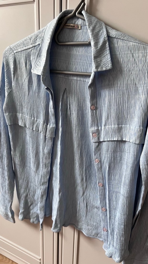 Düğmeli Uzun Kollu Mavi Gömlek - Görsel 3