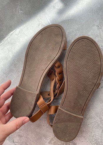 Deri Toka Detaylı Kahverengi Sandalet - Görsel 2