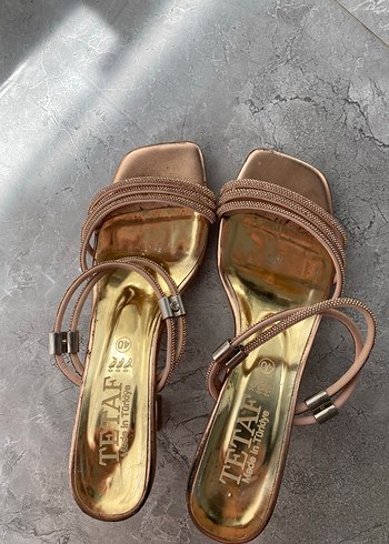 Tokalı Siyah Topuklu Kadın Ayakkabı - Görsel 2