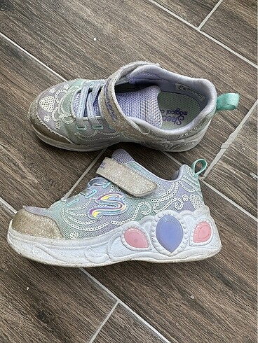 25 Beden mor Renk Skechers 25 no spor ayakkabısı