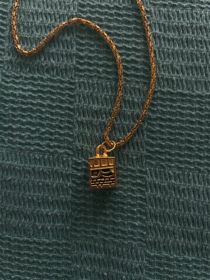 Zincirli Altın Renk Kâbe Uçlu Kolye - Görsel 3