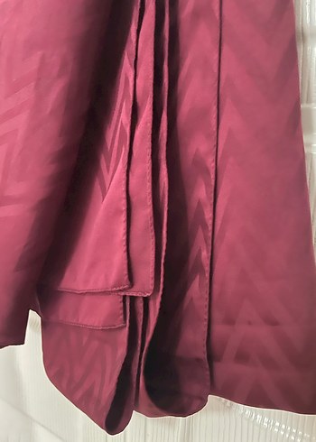 Bordo Kadın Drapeli Saten Şal - Görsel 5