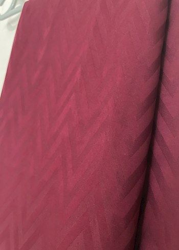 Bordo Kadın Drapeli Saten Şal - Görsel 4