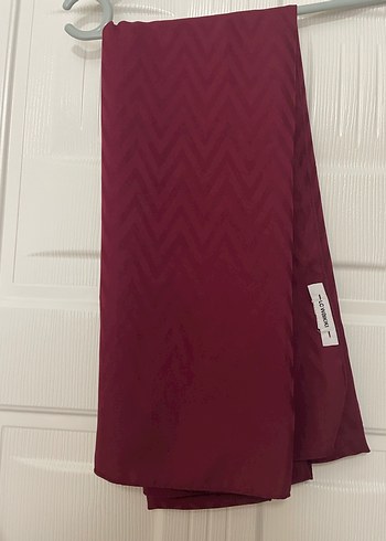 Bordo Kadın Drapeli Saten Şal - Görsel 2