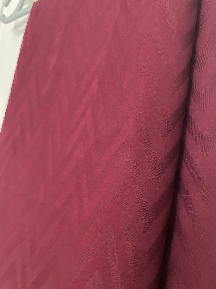 Bordo Kadın Drapeli Saten Şal - Görsel 4