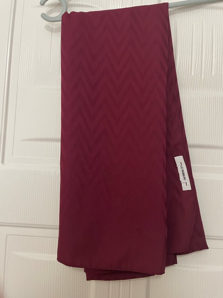 Bordo Kadın Drapeli Saten Şal - Görsel 2