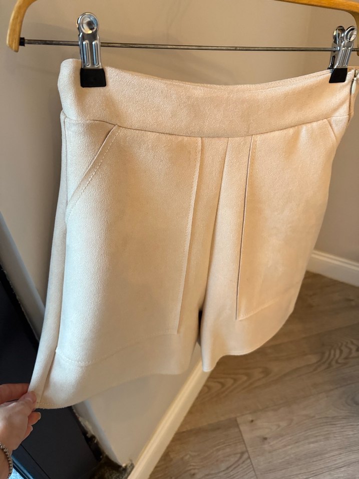 Bej Süet Mini Kadın Şort - Görsel 3