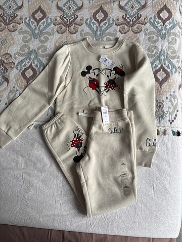 GAP eşofman takımı