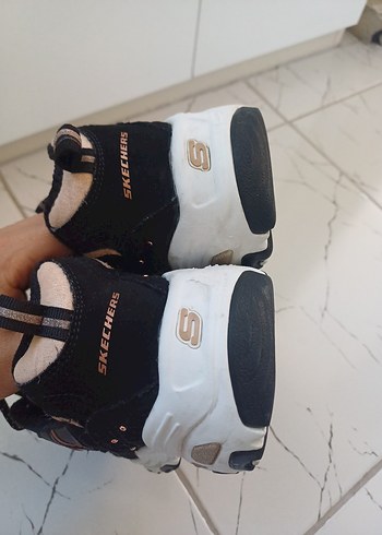 40 Beden siyah Renk ürün orjinal skechers yeni gibi 2 3 kez giyildi