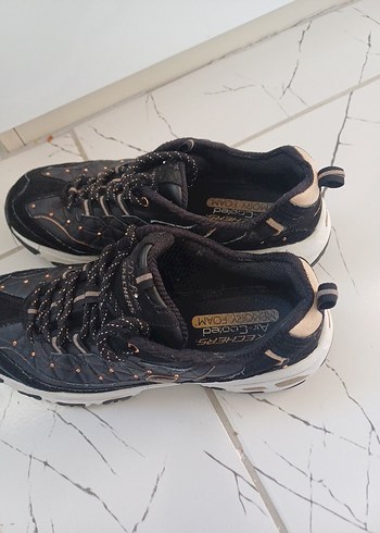 ürün orjinal skechers yeni gibi 2 3 kez giyildi