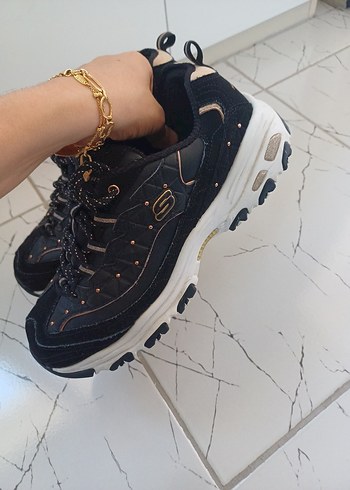 40 Beden ürün orjinal skechers yeni gibi 2 3 kez giyildi