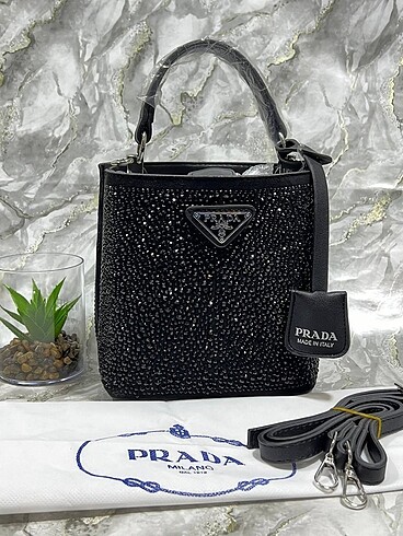  Beden siyah Renk PRADA KADIN ÇANTASI