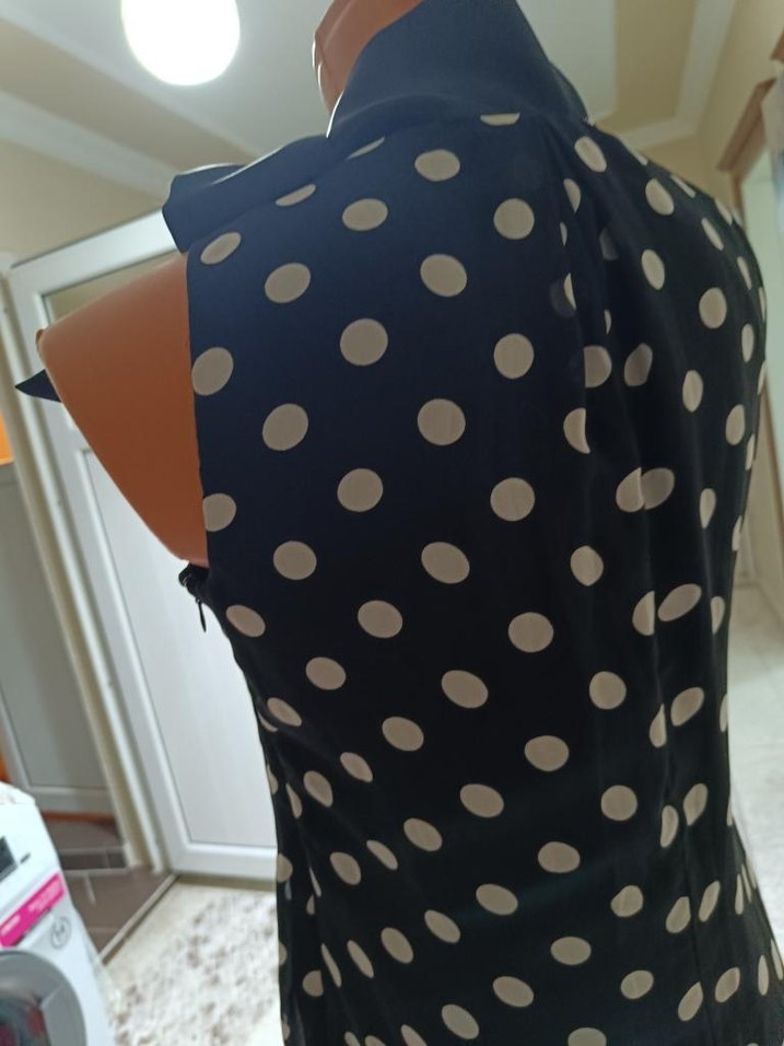 Puantiye Desenli Siyah Midi Elbise - Görsel 3