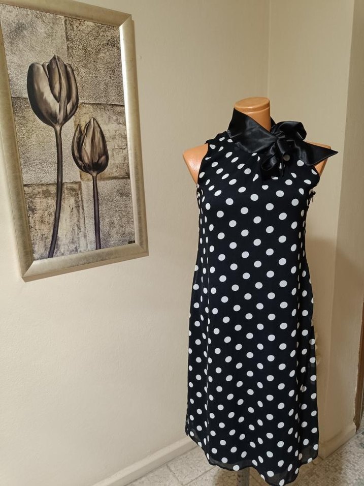 Puantiye Desenli Siyah Midi Elbise - Görsel 4