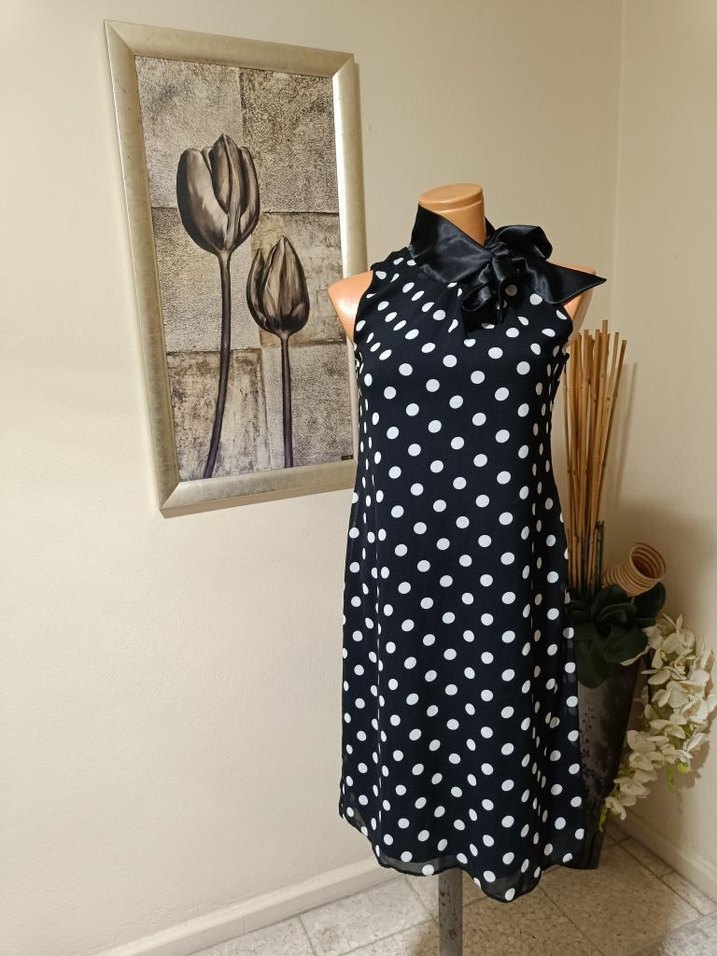 Puantiye Desenli Siyah Midi Elbise - Görsel 5