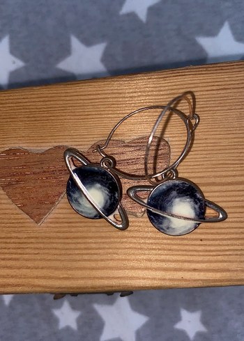 Accessorize Bej Mini Gezegen Figürlü Küpe