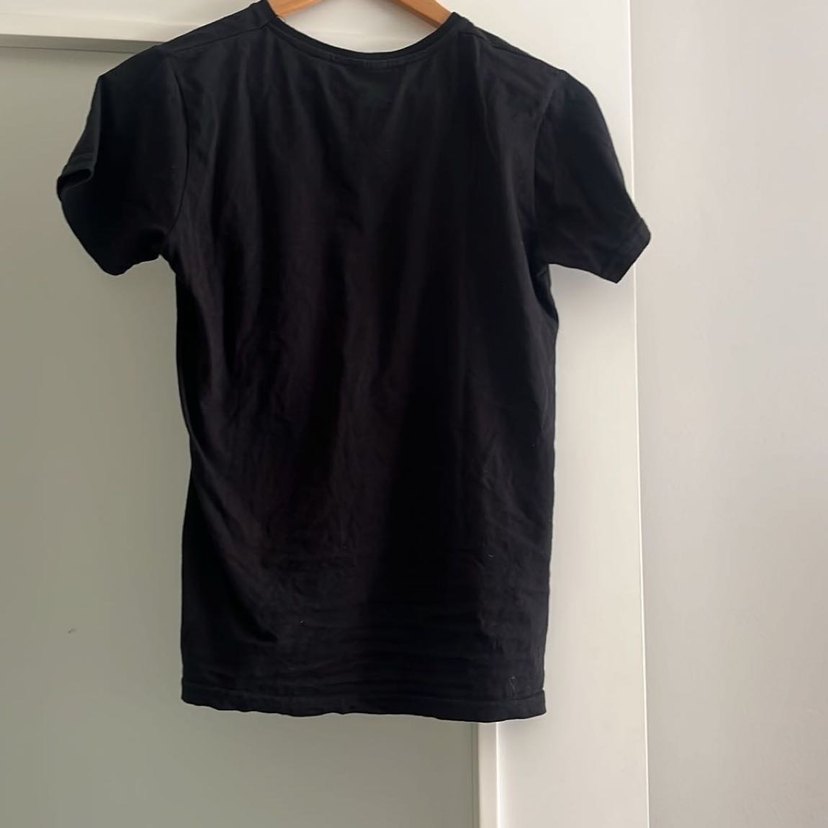 Siyah Altın Baskılı Kadın Tişört - Görsel 5